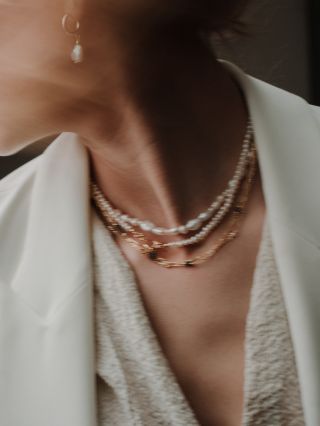 Léto 🧡 1. Asi takhle rozlítaná si připadám 2. Skvělá knížka, skvělý kafe, skvělý Španělsko v @casa_salte ♥️ 3....